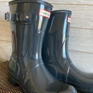 Hunter rain boots! Excellent condition. Never worn